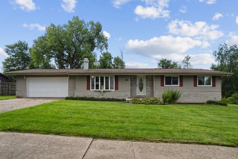 Photo of 327 38th Avenue N, Clinton, IA 52732 (MLS # 12737373)