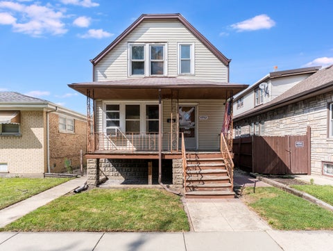 Photo of 4952 W Ainslie Street, Chicago, IL 60630 (MLS # 12744747)