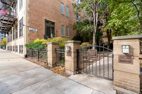 Photo of 1330 W Monroe Street #310, Chicago, IL 60607 (MLS # 12510861)