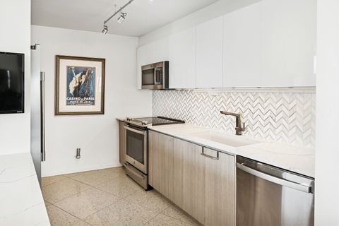 Tiny photo for 940 W Glenlake Avenue #42B, Chicago, IL 60660 (MLS # 12558077)