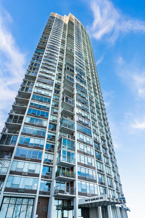 Photo of 940 W Glenlake Avenue #42B, Chicago, IL 60660 (MLS # 12558077)