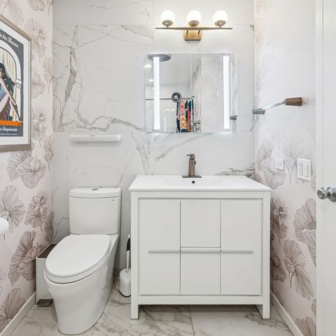 Tiny photo for 940 W Glenlake Avenue #42B, Chicago, IL 60660 (MLS # 12558077)