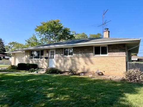 Tiny photo for 420 W Millers Road, Des Plaines, IL 60016 (MLS # 12502860)