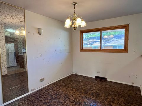 Tiny photo for 420 W Millers Road, Des Plaines, IL 60016 (MLS # 12502860)