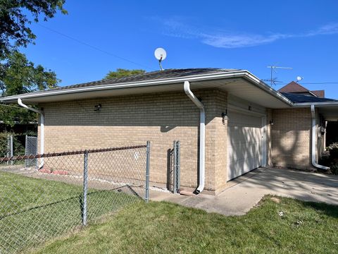Tiny photo for 420 W Millers Road, Des Plaines, IL 60016 (MLS # 12502860)
