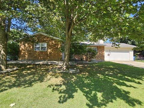 Photo of 1011 Blueberry Hill Avenue, Mt Vernon, IL 62864 (MLS # 12740857)