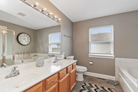 Tiny photo for 423 Horizon Drive W, St. Charles, IL 60175 (MLS # 12436703)