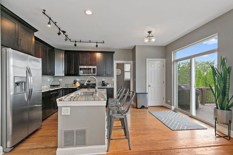 Tiny photo for 423 Horizon Drive W, St. Charles, IL 60175 (MLS # 12436703)