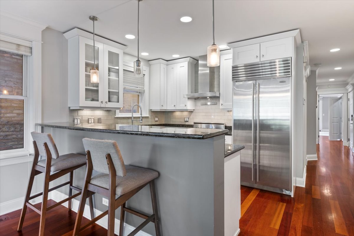 3735 N Wilton Avenue 2N