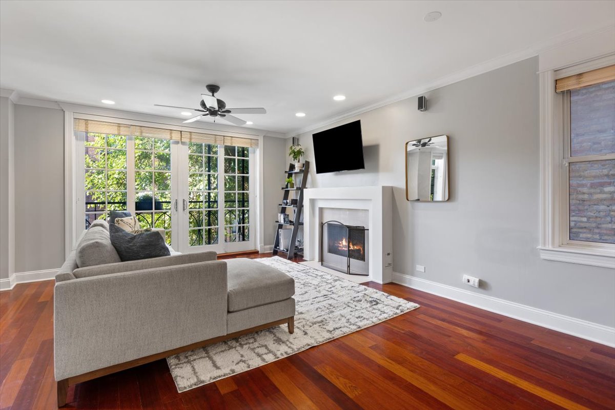 3735 N Wilton Avenue 2N