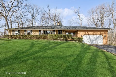 Photo of 412 Warwick Road, Tower Lakes, IL 60010 (MLS # 12574638)