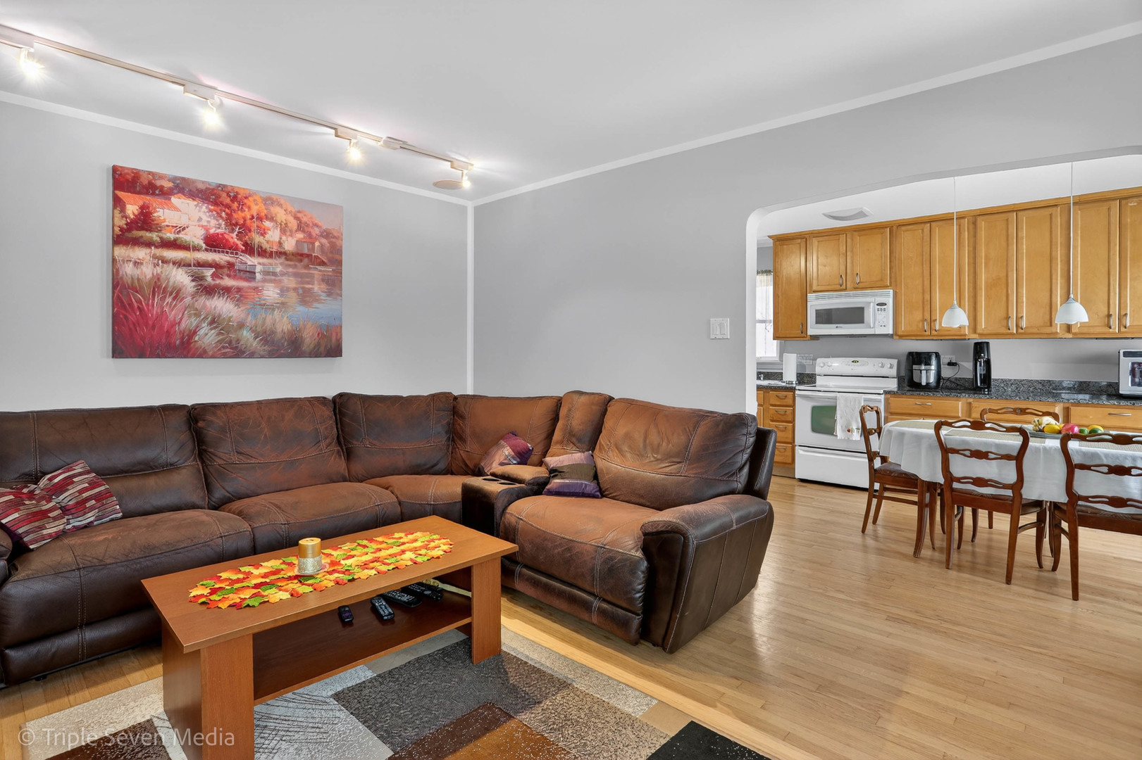 5022 S Leclaire Avenue