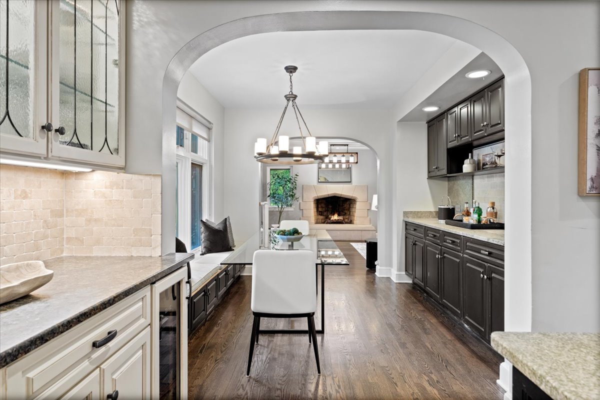 Evanston, Illinois 60201, United States, 4 Bedrooms Bedrooms, ,3 BathroomsBathrooms,Residential,Active,249830