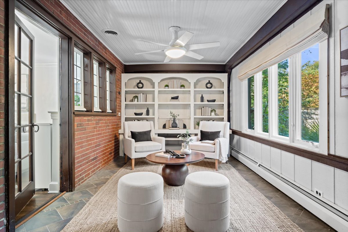 Evanston, Illinois 60201, United States, 4 Bedrooms Bedrooms, ,3 BathroomsBathrooms,Residential,Active,249830