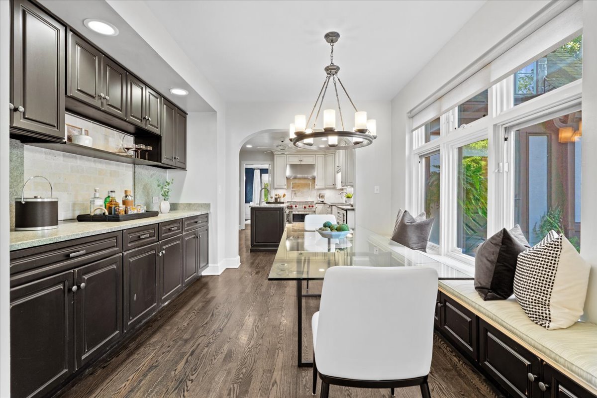 Evanston, Illinois 60201, United States, 4 Bedrooms Bedrooms, ,3 BathroomsBathrooms,Residential,Active,249830