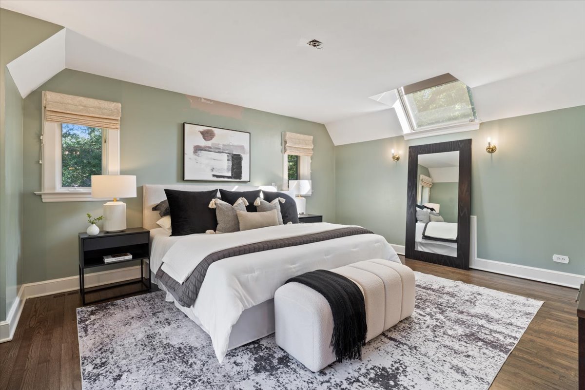 Evanston, Illinois 60201, United States, 4 Bedrooms Bedrooms, ,3 BathroomsBathrooms,Residential,Active,249830