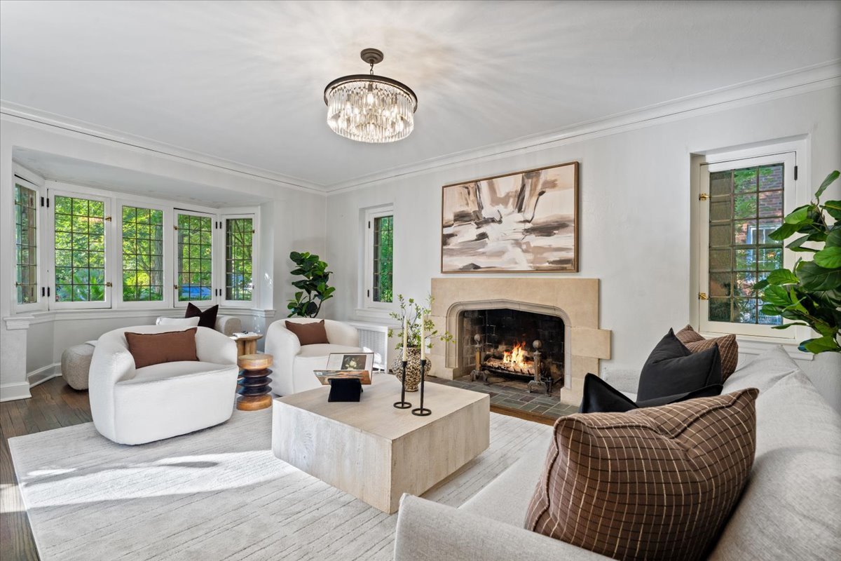 Evanston, Illinois 60201, United States, 4 Bedrooms Bedrooms, ,3 BathroomsBathrooms,Residential,Active,249830