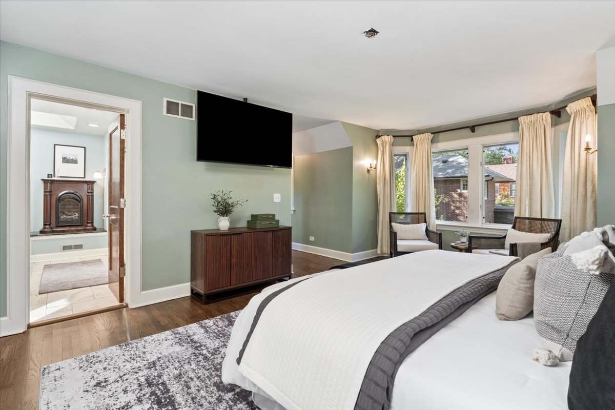 Evanston, Illinois 60201, United States, 4 Bedrooms Bedrooms, ,3 BathroomsBathrooms,Residential,Active,249830