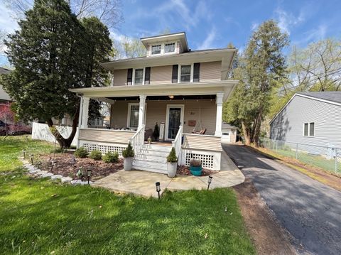 Photo of 211 N Batavia Avenue, Batavia, IL 60510 (MLS # 12626087)