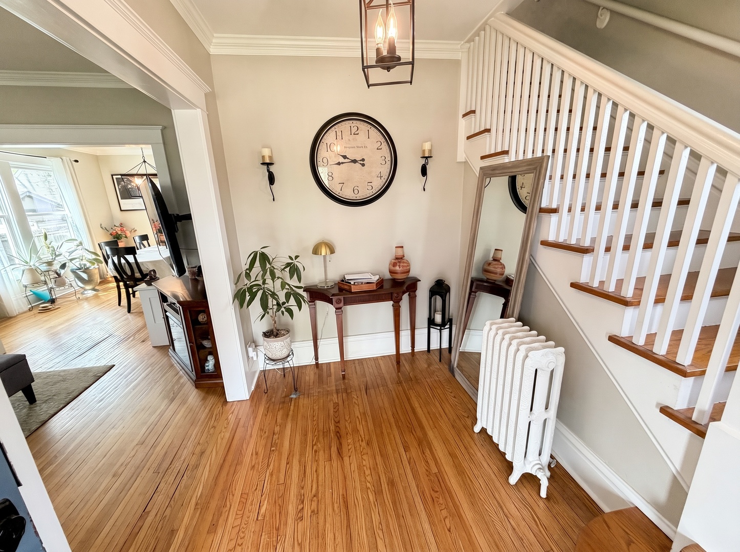 211 N Batavia Avenue