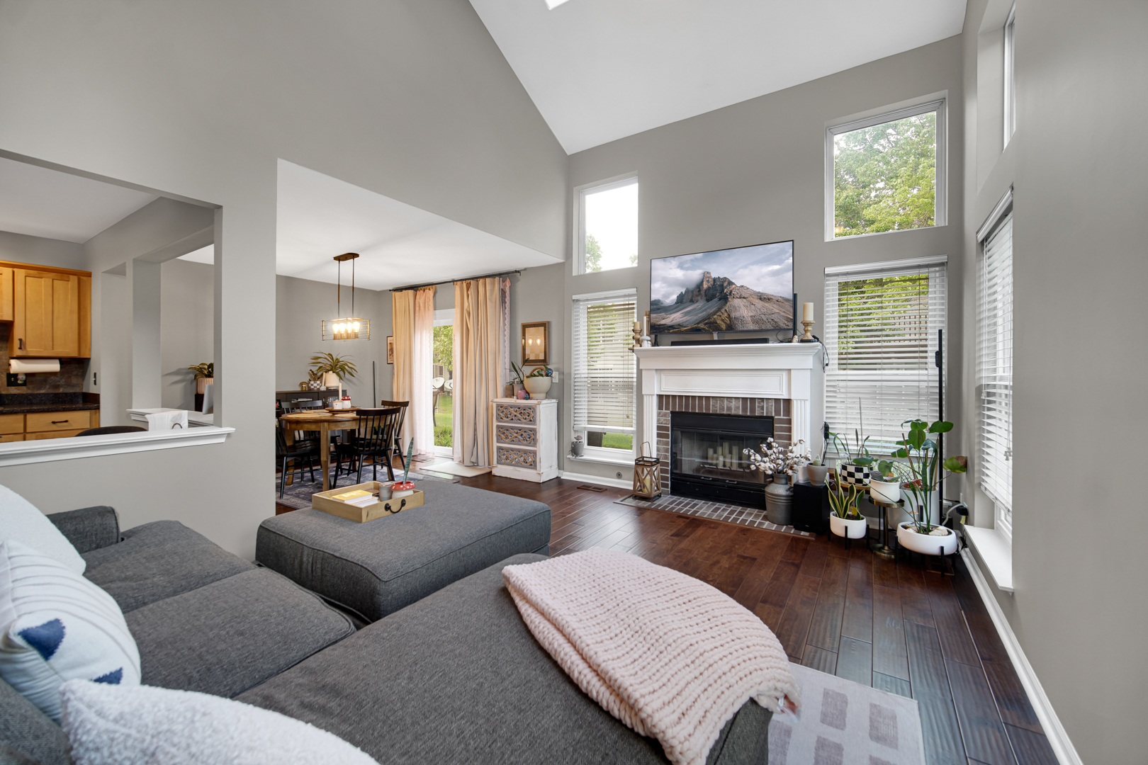 Properties 2 2117 Peach Tree Lane 2117