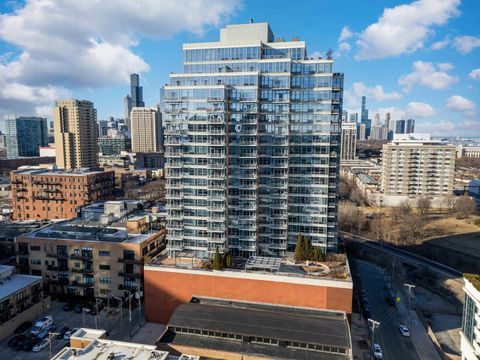 Photo of 1600 S Prairie Avenue #1105, Chicago, IL 60616 (MLS # 12634237)