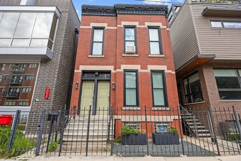 Photo of 2024 W Superior Street, Chicago, IL 60612 (MLS # 12699740)
