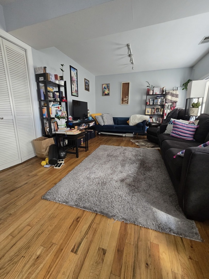 1321 W Grand Avenue 4R