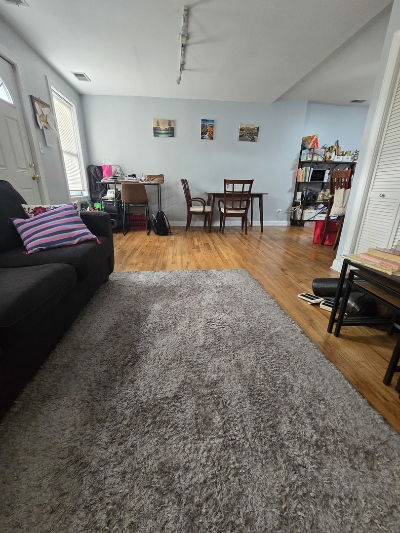 1321 W Grand Avenue 4R