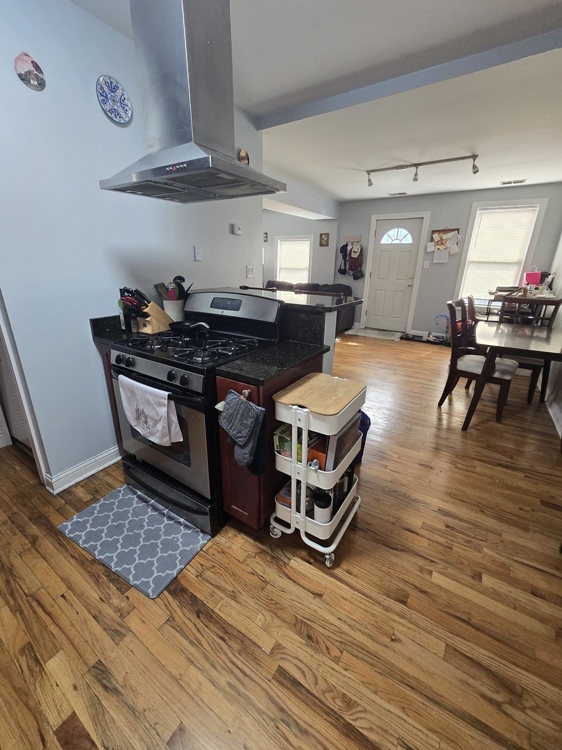 1321 W Grand Avenue 4R