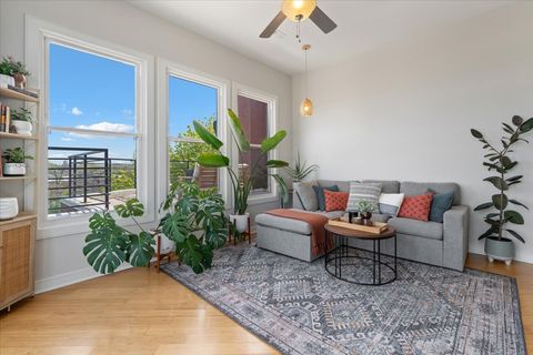 Tiny photo for 2976 N Riverwalk Drive #70, Chicago, IL 60618 (MLS # 12613996)