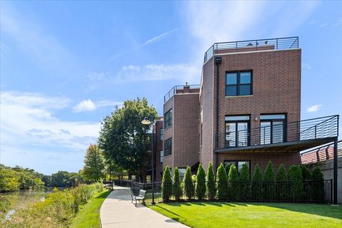 Tiny photo for 2976 N Riverwalk Drive #70, Chicago, IL 60618 (MLS # 12613996)