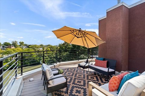 Tiny photo for 2976 N Riverwalk Drive #70, Chicago, IL 60618 (MLS # 12613996)