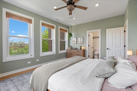 Tiny photo for 2976 N Riverwalk Drive #70, Chicago, IL 60618 (MLS # 12613996)