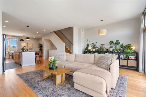 Tiny photo for 2976 N Riverwalk Drive #70, Chicago, IL 60618 (MLS # 12613996)