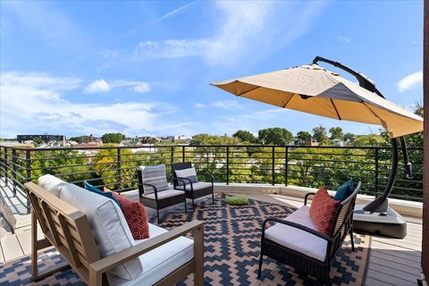Tiny photo for 2976 N Riverwalk Drive #70, Chicago, IL 60618 (MLS # 12613996)