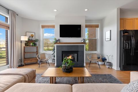 Tiny photo for 2976 N Riverwalk Drive #70, Chicago, IL 60618 (MLS # 12613996)
