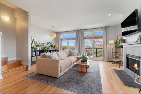 Tiny photo for 2976 N Riverwalk Drive #70, Chicago, IL 60618 (MLS # 12613996)