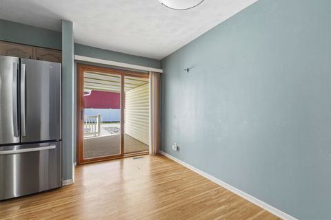 Tiny photo for 4704 9th Street #2, East Moline, IL 61244 (MLS # 100000333)