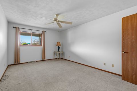 Tiny photo for 4704 9th Street #2, East Moline, IL 61244 (MLS # 100000333)