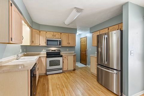 Tiny photo for 4704 9th Street #2, East Moline, IL 61244 (MLS # 100000333)