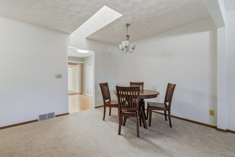 Tiny photo for 4704 9th Street #2, East Moline, IL 61244 (MLS # 100000333)