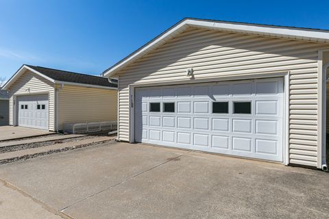 Tiny photo for 4704 9th Street #2, East Moline, IL 61244 (MLS # 100000333)