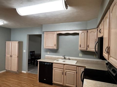 Tiny photo for 4704 9th Street #2, East Moline, IL 61244 (MLS # 100000333)