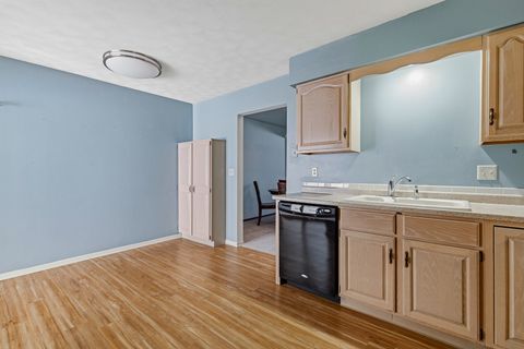 Tiny photo for 4704 9th Street #2, East Moline, IL 61244 (MLS # 100000333)