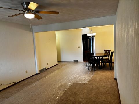 Tiny photo for 4704 9th Street #2, East Moline, IL 61244 (MLS # 100000333)