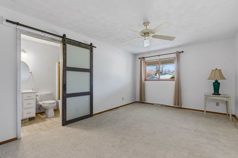 Tiny photo for 4704 9th Street #2, East Moline, IL 61244 (MLS # 100000333)