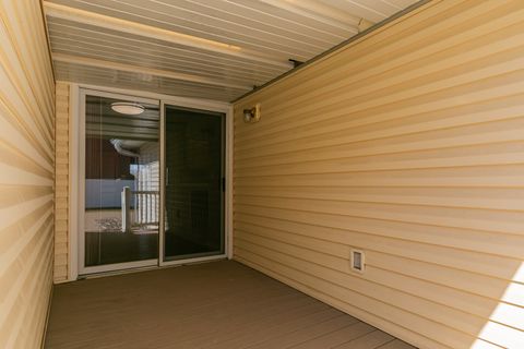 Tiny photo for 4704 9th Street #2, East Moline, IL 61244 (MLS # 100000333)