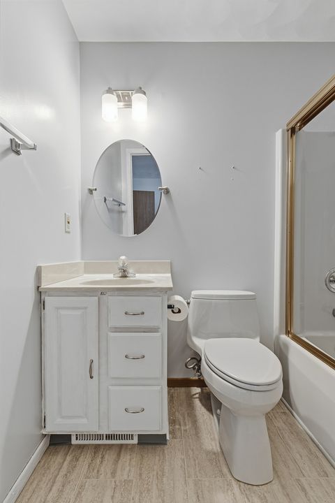 Tiny photo for 4704 9th Street #2, East Moline, IL 61244 (MLS # 100000333)