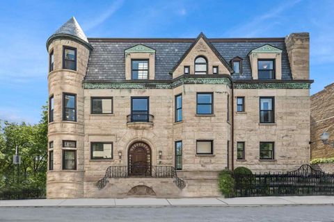 2480 N Lakeview Avenue Chicago IL 60614